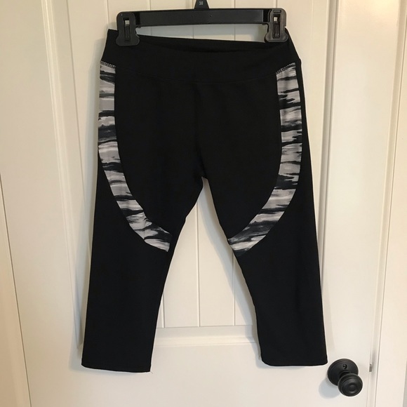 Girls SO black workout capris! Size 16 - Picture 1 of 2